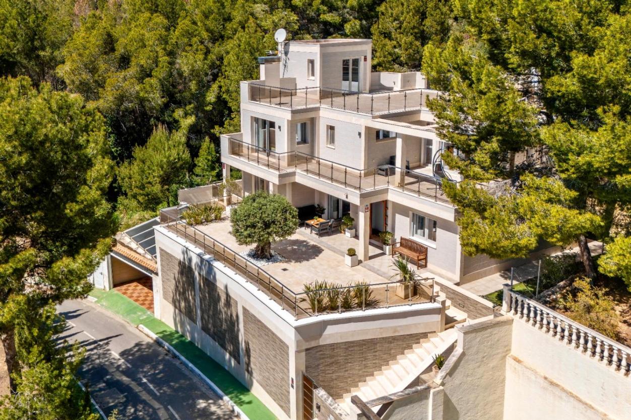 5 bed villa in Altea
