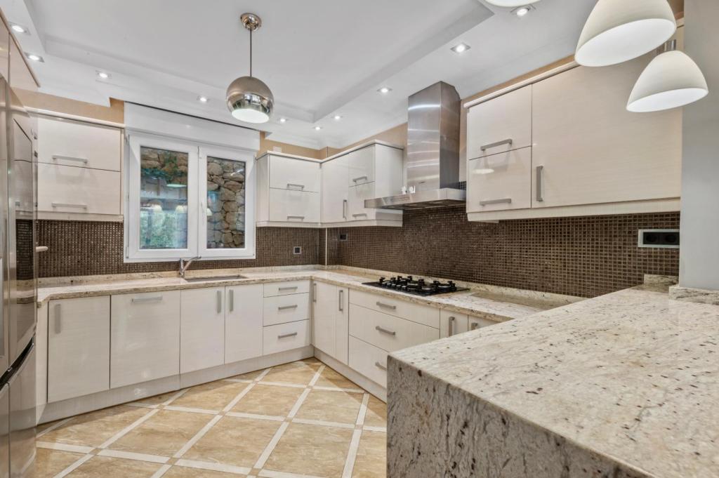 5 bed villa in Altea