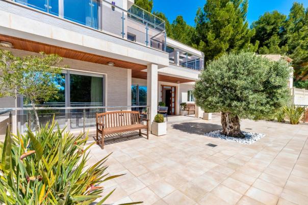 5 bed villa in Altea