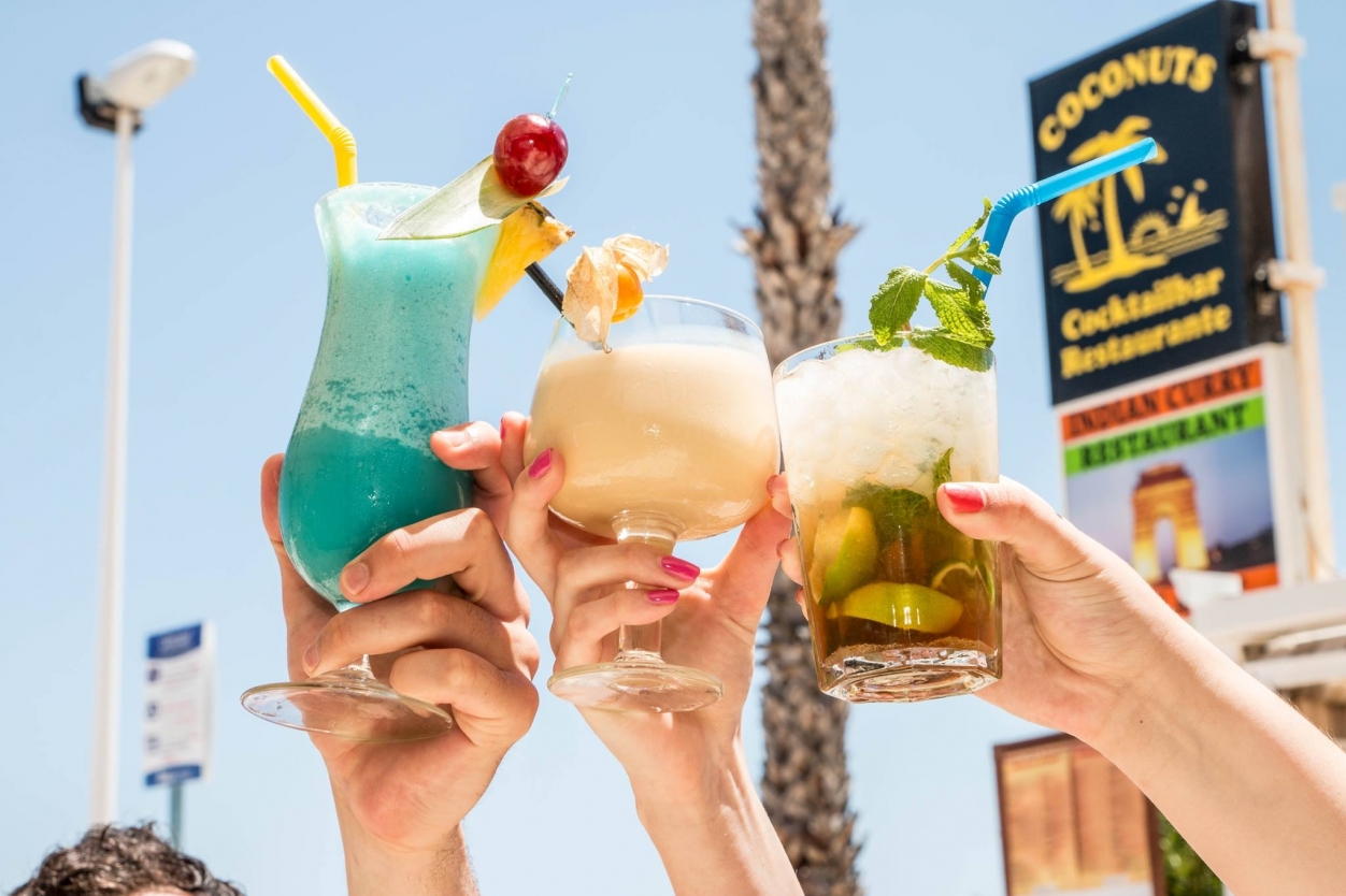 Coconuts Calpe - Cocktail Bar & Restaurant