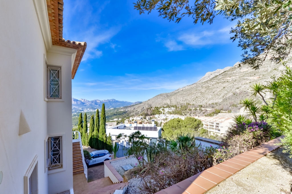 8 bed villa in Altea