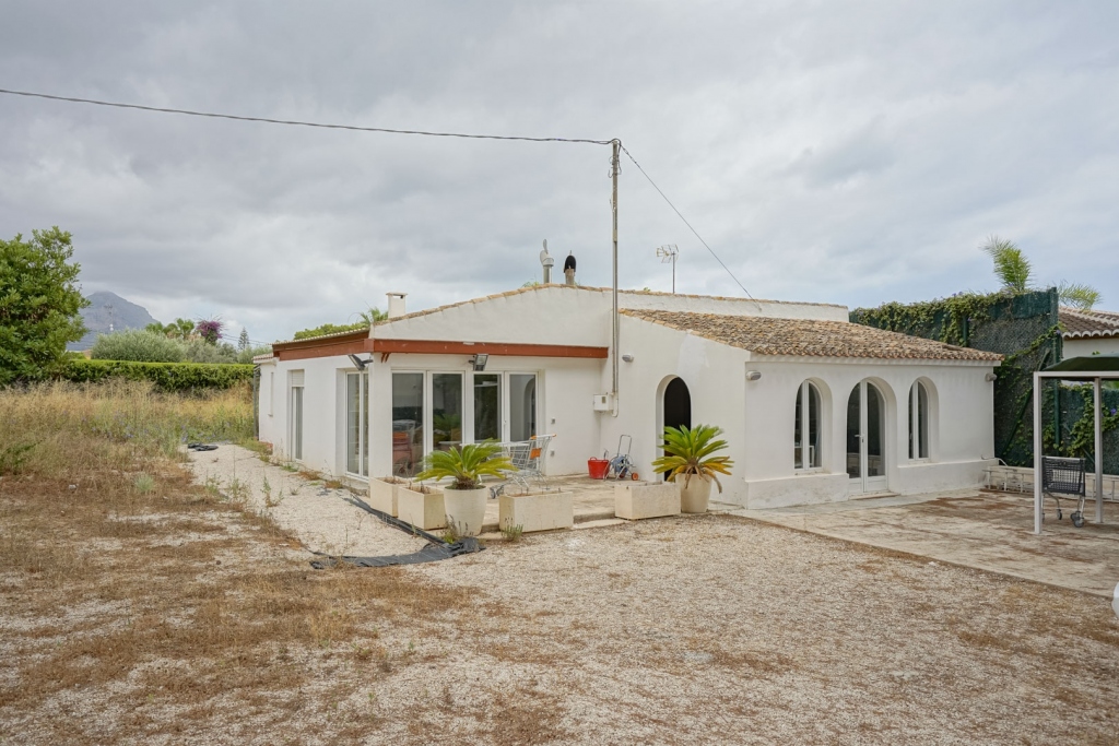 3 bed plot in Jávea