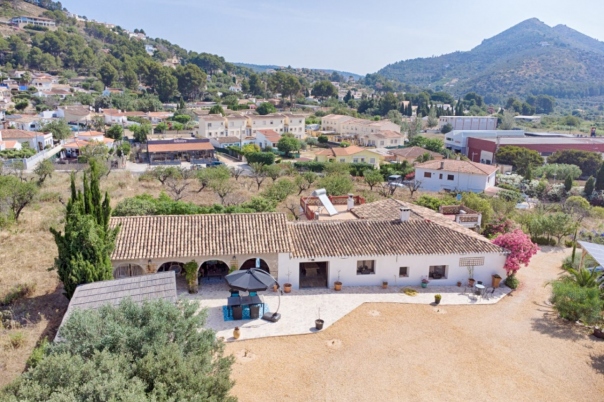 4 bed finca in Alcalalí