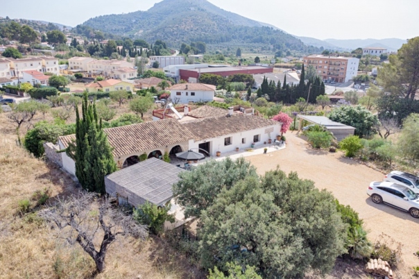 4 bed finca in Alcalalí