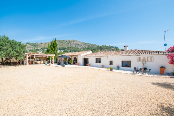4 bed finca in Alcalalí