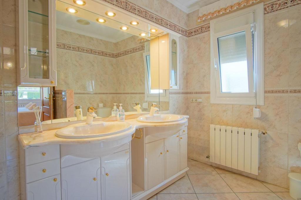 8 bed villa in Benissa