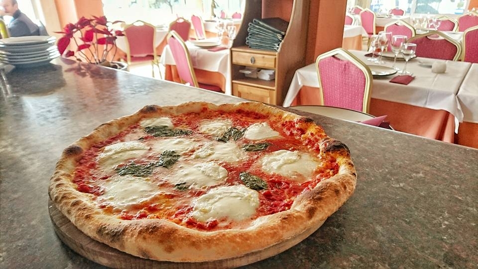Pizzeria Mamma Nostra - Italian Restaurant