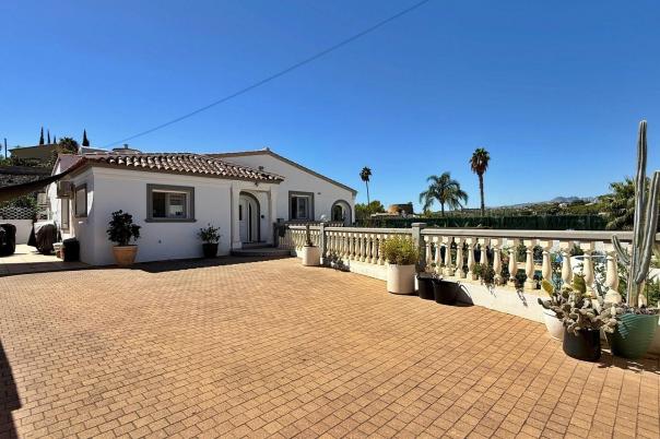 5 bed villa in Moraira