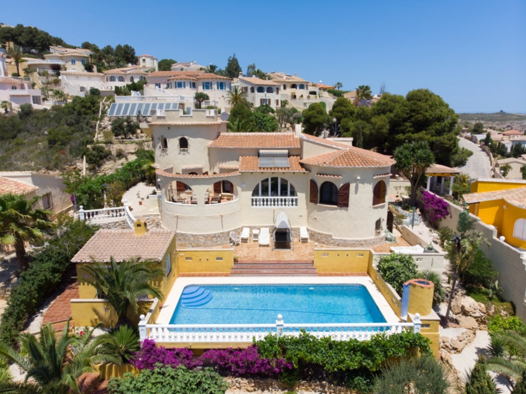 5 bed villa in Benitachell
