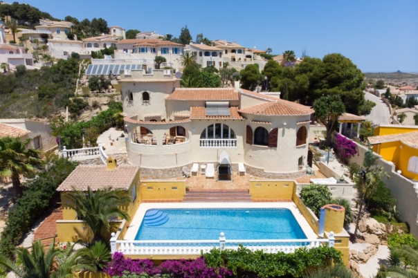 5 bed villa in Benitachell