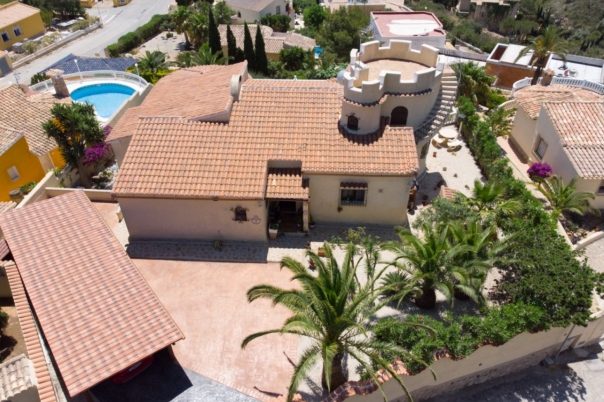 5 bed villa in Benitachell