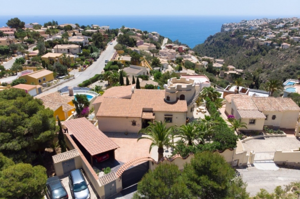 5 bed villa in Benitachell