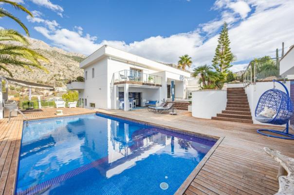 4 bed villa in Altea