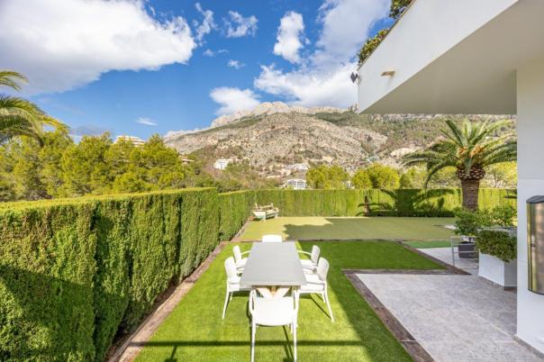 4 bed villa in Altea