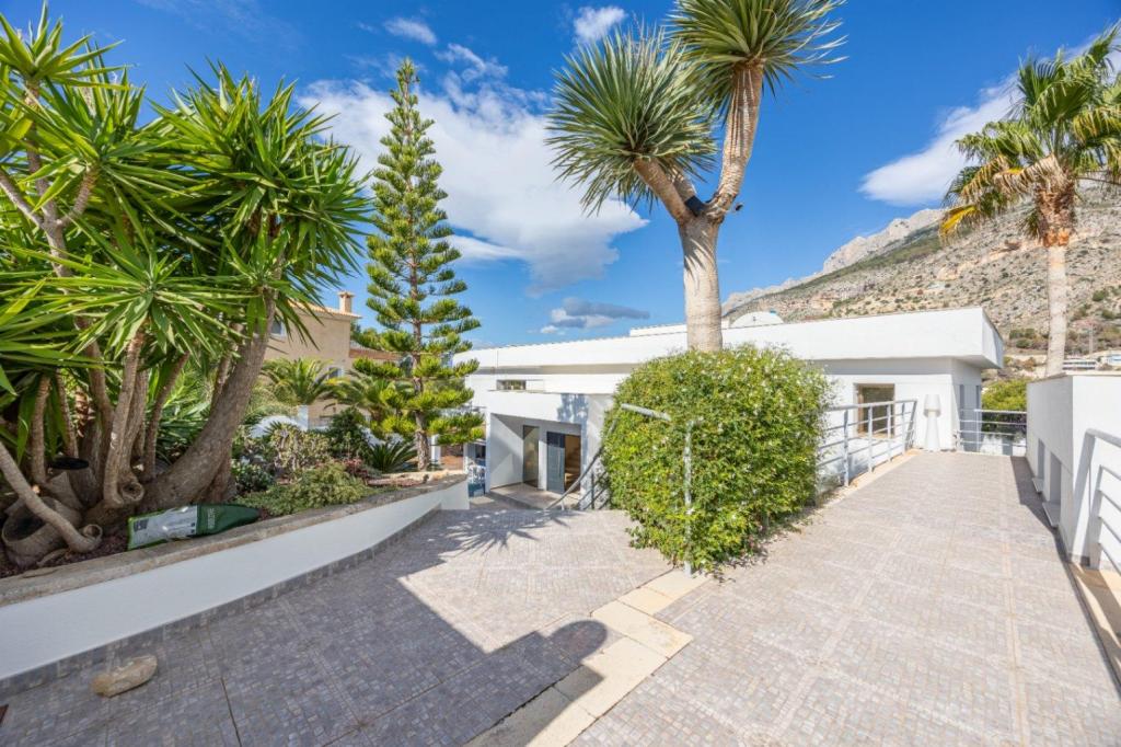 4 bed villa in Altea