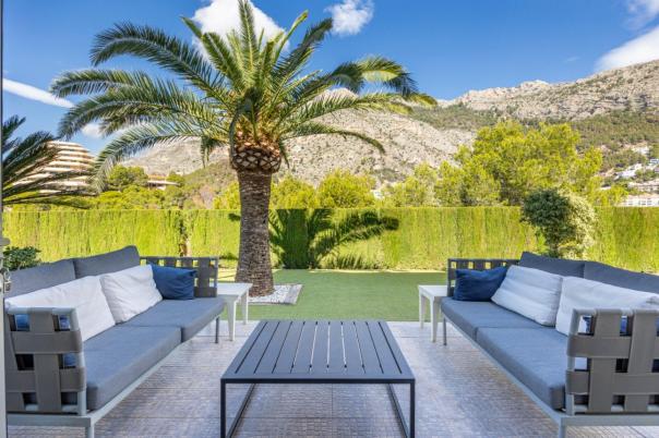 4 bed villa in Altea