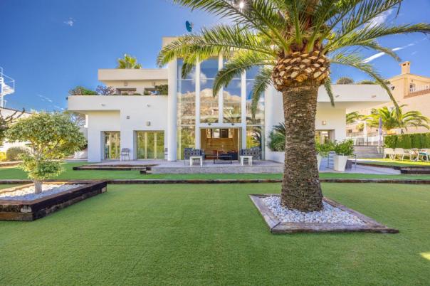 4 bed villa in Altea