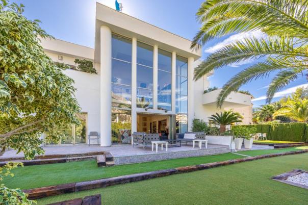 4 bed villa in Altea