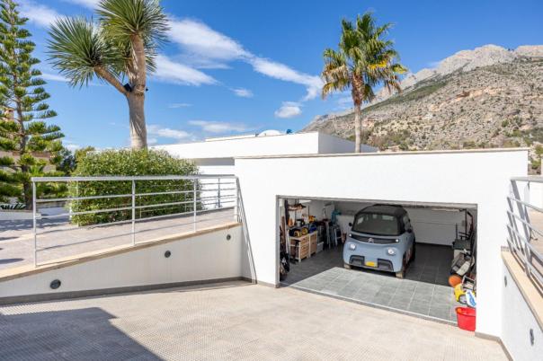 4 bed villa in Altea