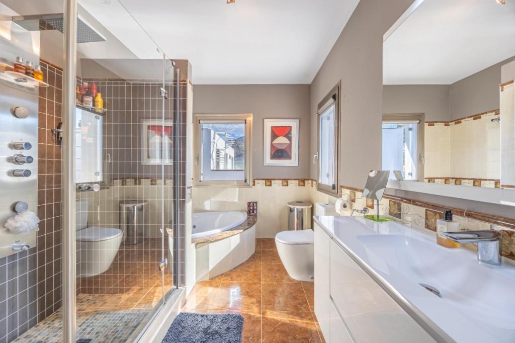 4 bed villa in Altea