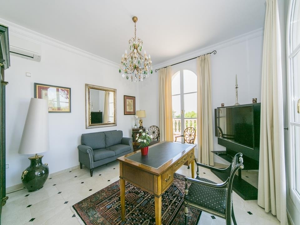 5 bed villa in Denia
