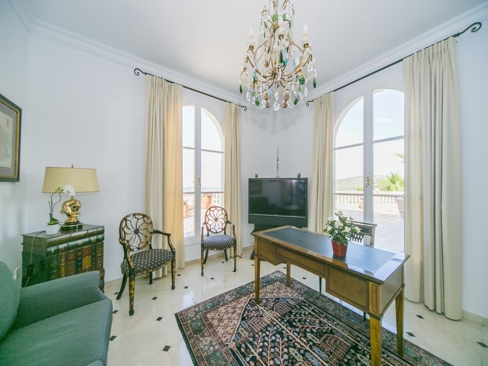 5 bed villa in Denia