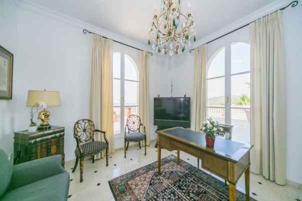 5 bed villa in Denia