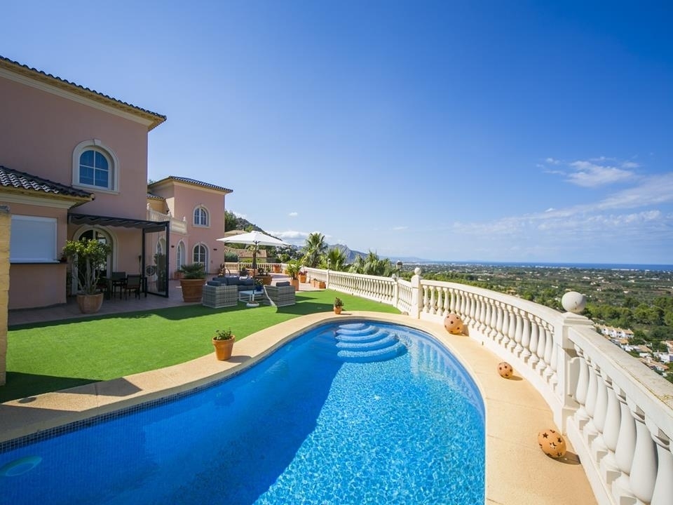 5 bed villa in Denia