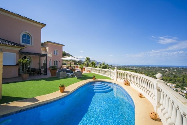 5 bed villa in Denia