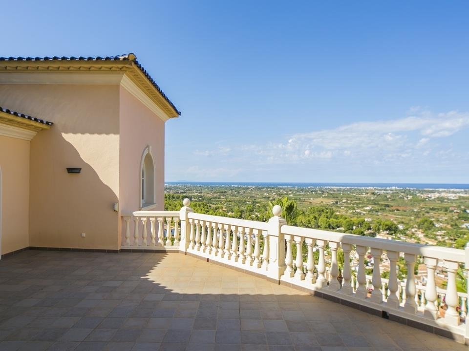 5 bed villa in Denia