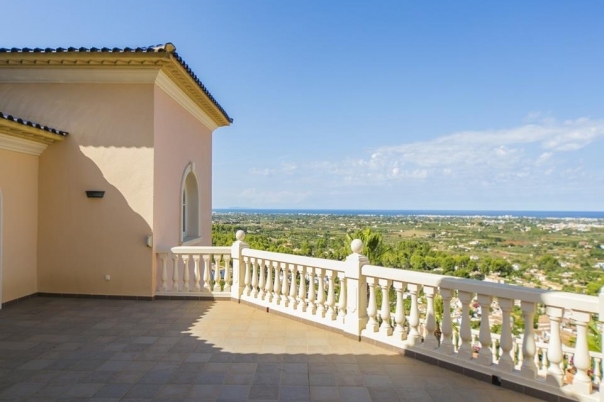5 bed villa in Denia
