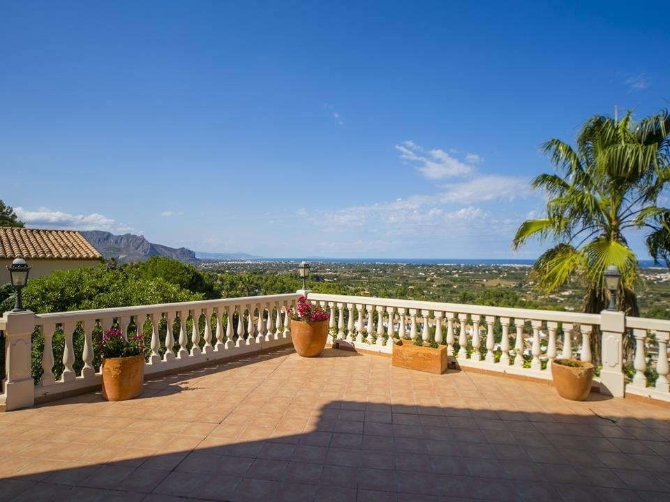 5 bed villa in Denia