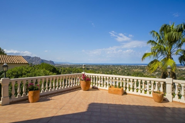 5 bed villa in Denia