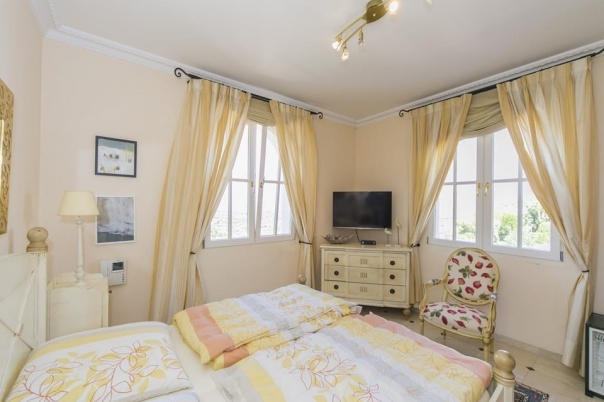 5 bed villa in Denia