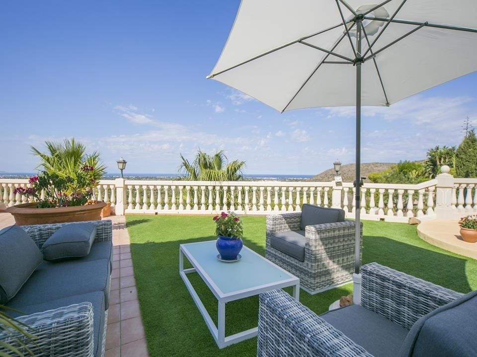 5 bed villa in Denia
