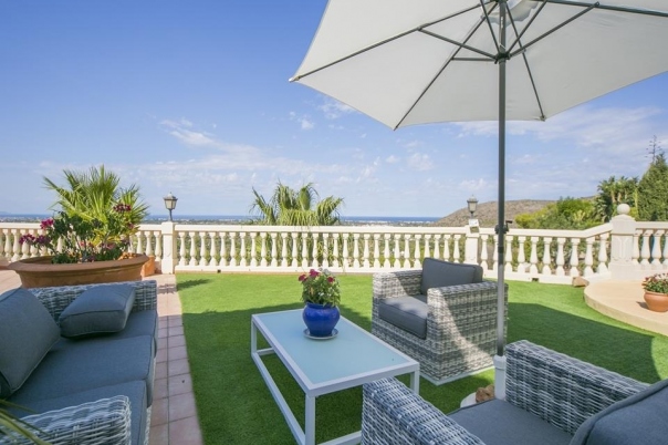 5 bed villa in Denia