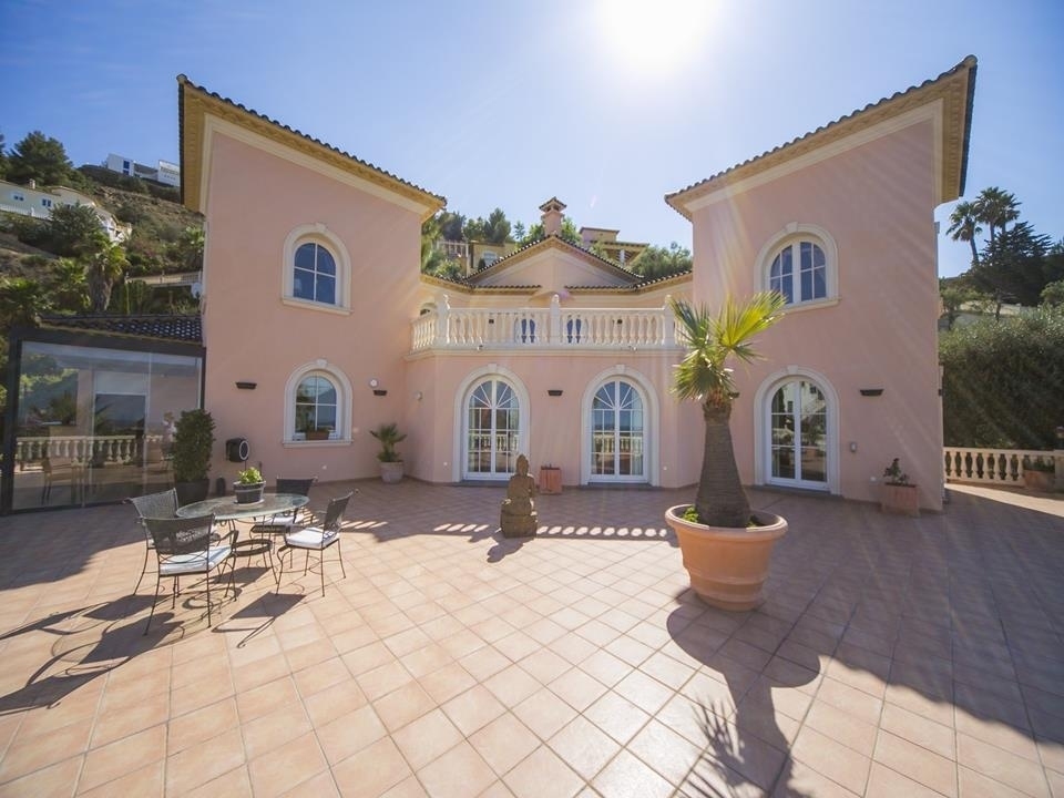 5 bed villa in Denia