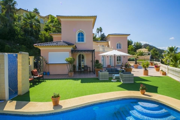 5 bed villa in Denia