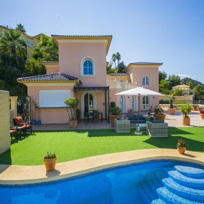 5 bed villa in Denia