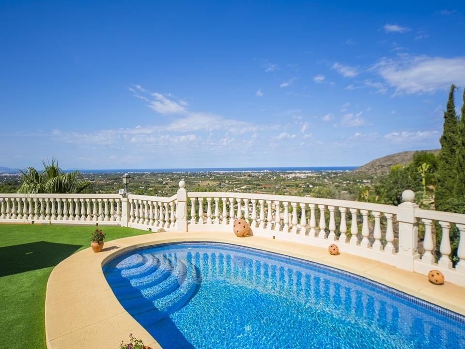 5 bed villa in Denia