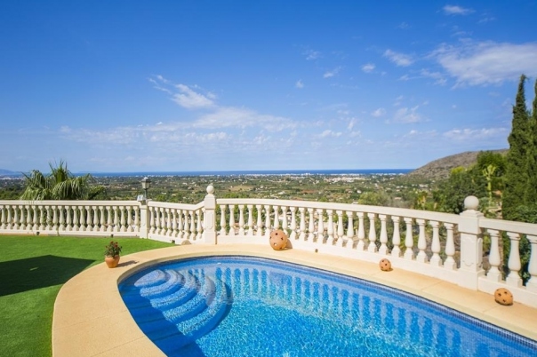 5 bed villa in Denia