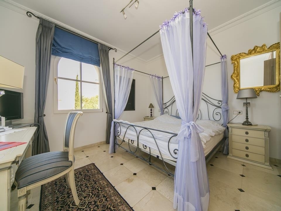 5 bed villa in Denia