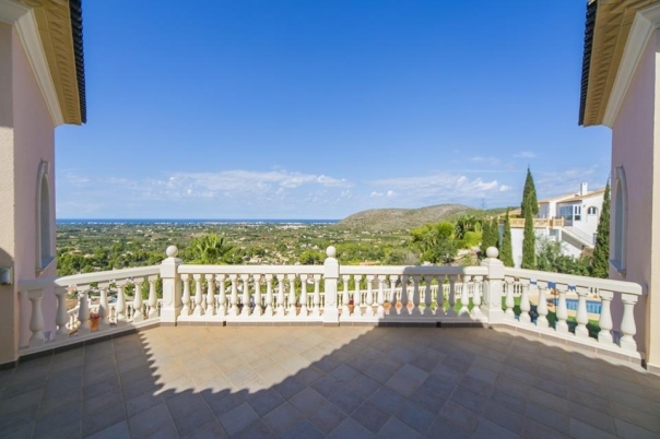 5 bed villa in Denia
