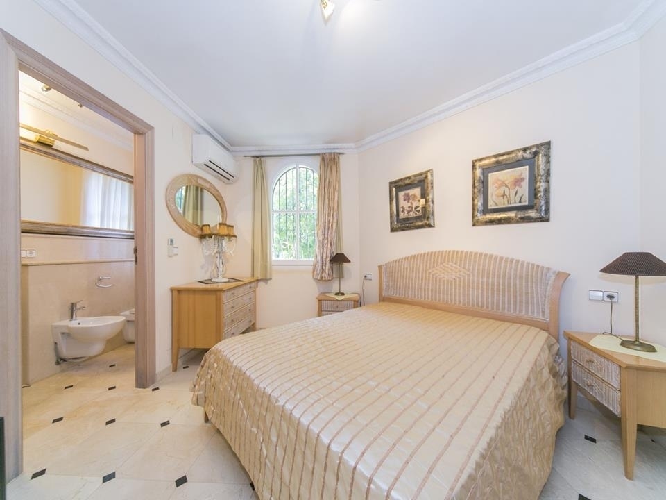 5 bed villa in Denia