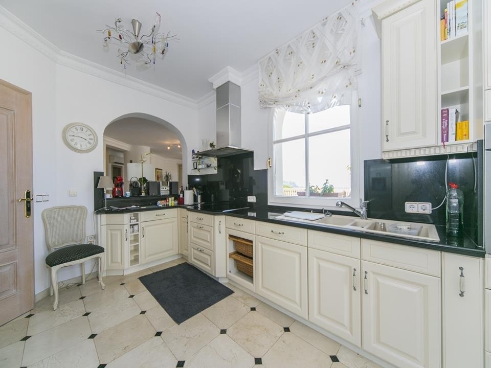 5 bed villa in Denia