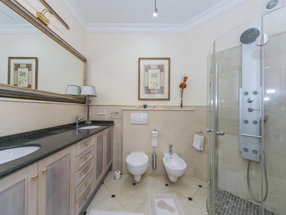 5 bed villa in Denia