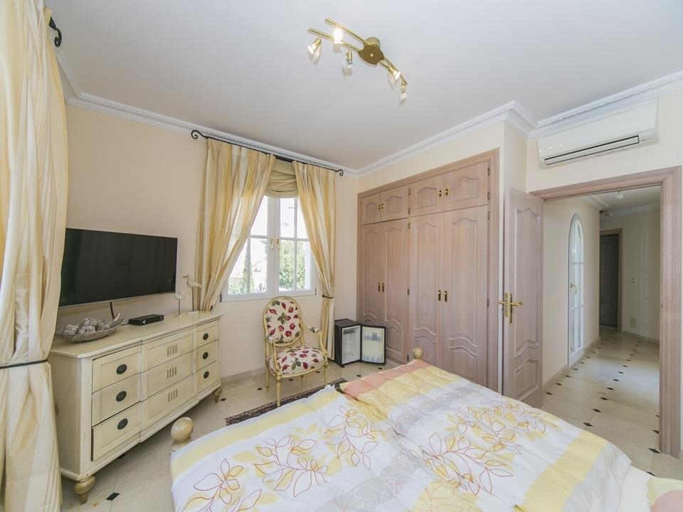 5 bed villa in Denia