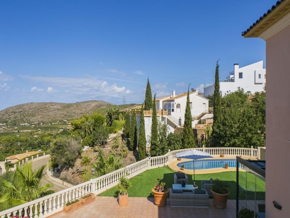 5 bed villa in Denia