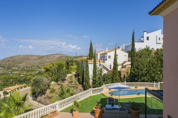 5 bed villa in Denia