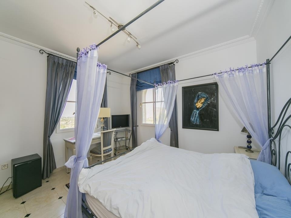 5 bed villa in Denia